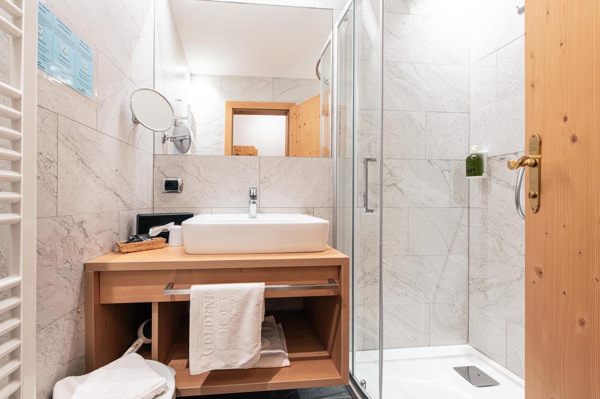 Hotel Goldene Rose 3*